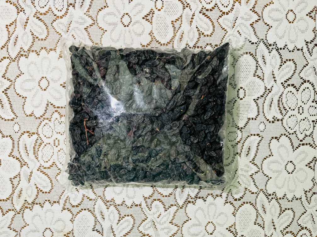 Black Raisins – 1Kg - Premium Quality Seedless Dry Grapes _ High Iron, Fiber & Antioxidants _ Boosts Energy, Skin Glow & Immunity _ 100% Natural & Fresh 1Kg -Black Raisins (Kismis) Premium Quality Seedless Dry Grapes - Image 1