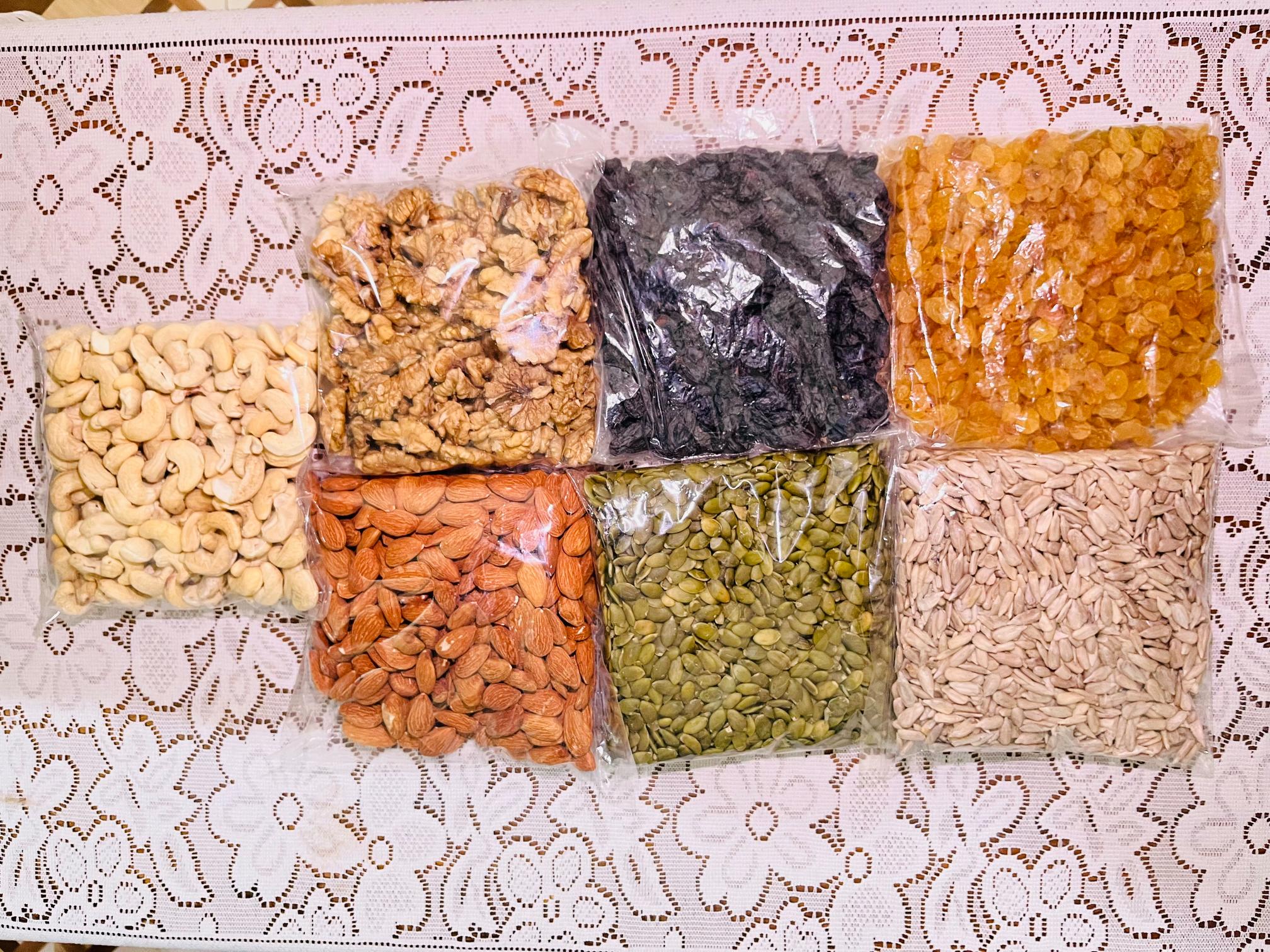 IMG_4778 (3.5 kg) - Dry Fruits , Nuts & Seeds Healthy Combo 7 – Cashew Nuts - 500gm , Almond - 500gm , Walnut - 500gm , Black Raisins - 500gm & Golden Raisins - 500gm , Pumpkin Seeds - 500gm & Sunflower Seeds - 500gm - Image 1