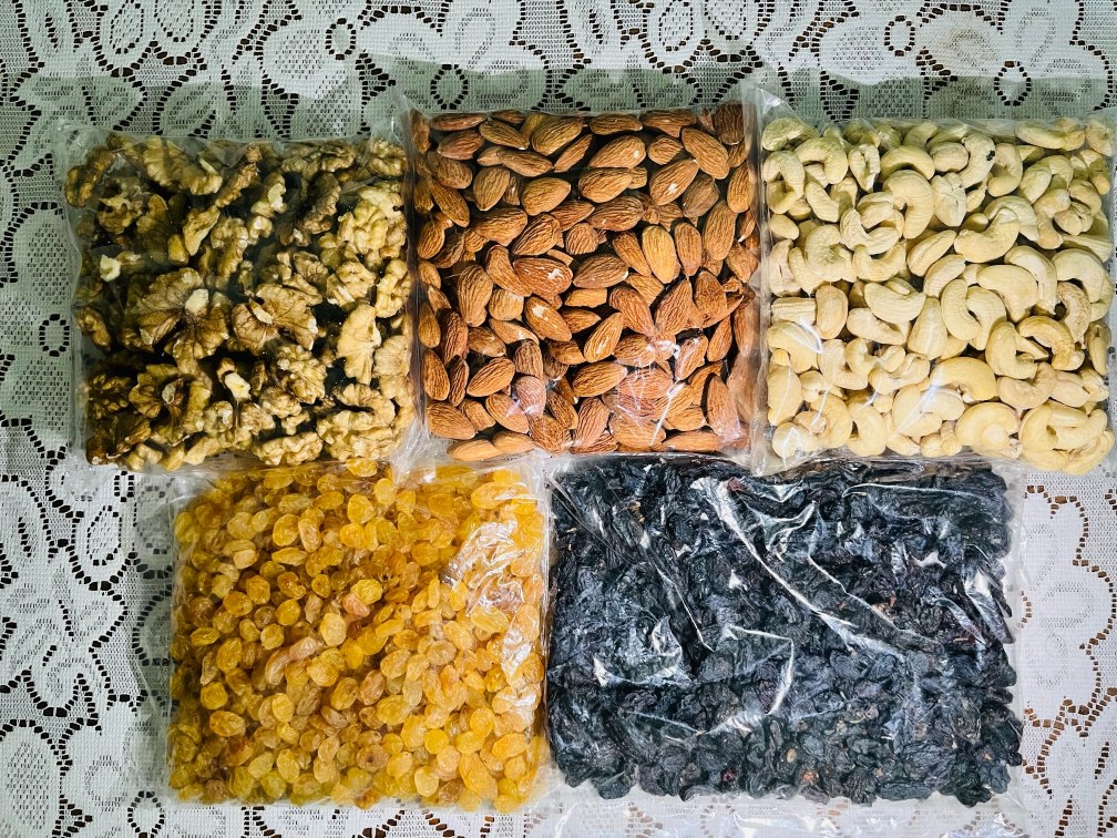 IMG_4771 500gm - Premium - Nuts & Kismis Combo Pack – Almonds 100gm , Cashew Nuts 100gm , Walnuts 100gm , Black Raisins 100gm & Golden Raisins 100gm | Healthy Dry Fruits Mix - Image 1