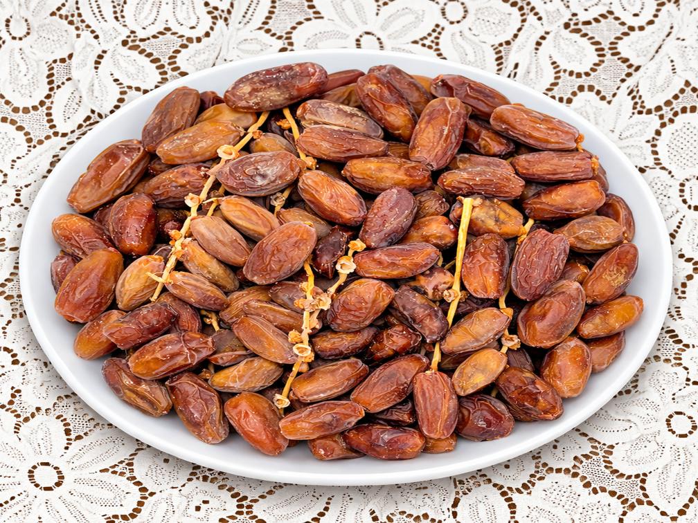 mabroom2_resized_2016x1512 2kg - Mabroom Dates - (Mabroom Khajur) – Premium Quality Soft & Fresh Mabroom Dates - Image 1